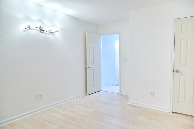 Building Photo - 9366 Fall River Rd