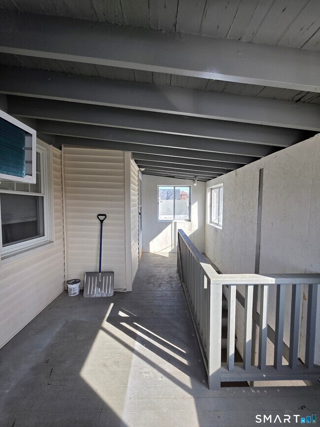 Building Photo - 396 W Main St