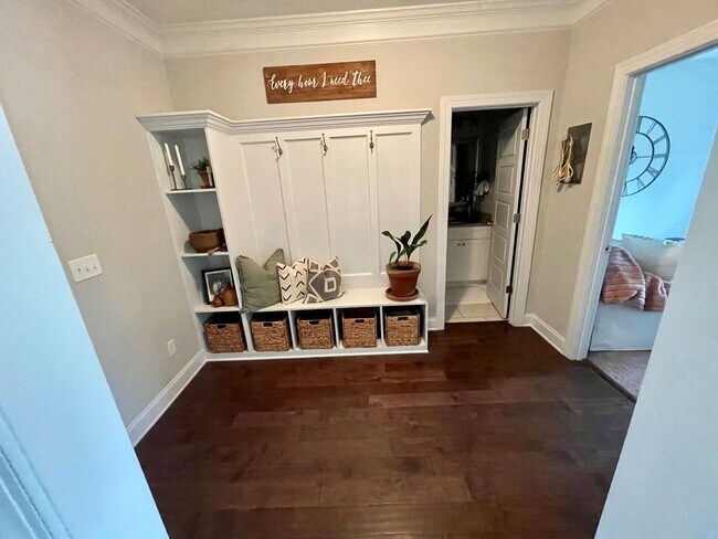 Building Photo - Beautiful Home located in Evans