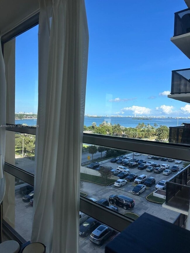 Building Photo - 600 NE 36th St