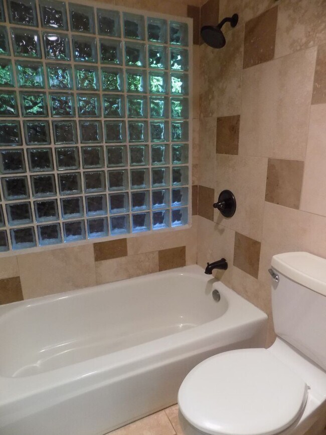 Building Photo - Beautiful Three Bedroom Home With Additional Space