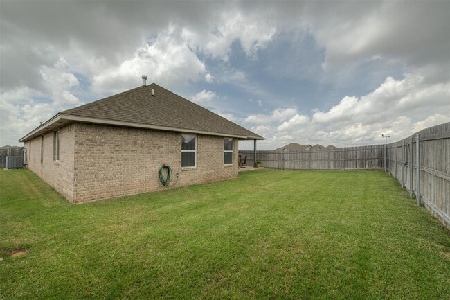 Building Photo - 18500 Summer Grove Ave