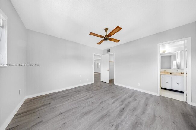 Building Photo - 257 S Cypress Rd