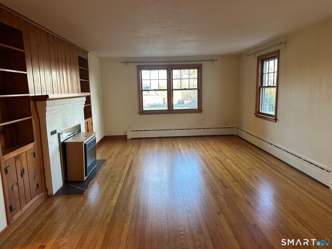 Building Photo - 989 N Farms Rd