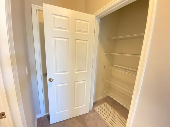 Building Photo - WINDERMERE TRAILS - 3BR/2.5BA PLUS DEN - WALK TO THE PARK