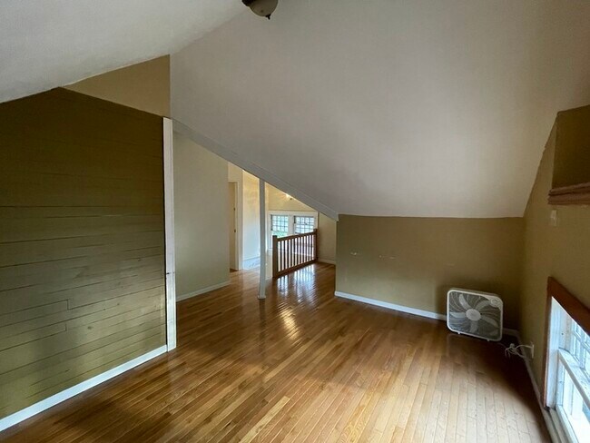 Building Photo - Wealthy St / Cherry St Duplex for Rent