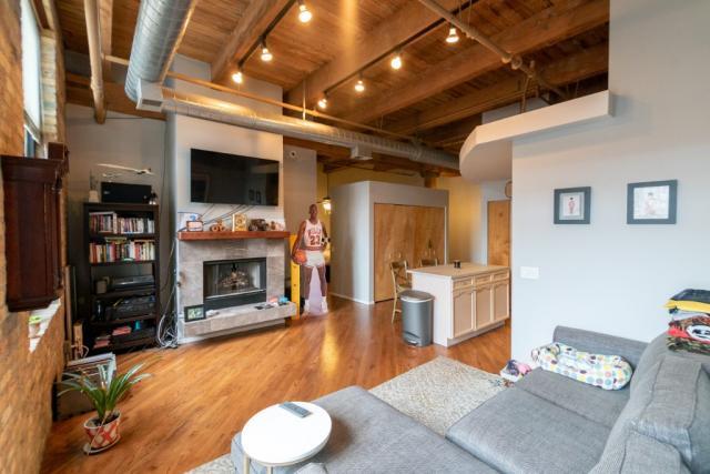 Building Photo - 2 bedroom in CHICAGO IL 60647