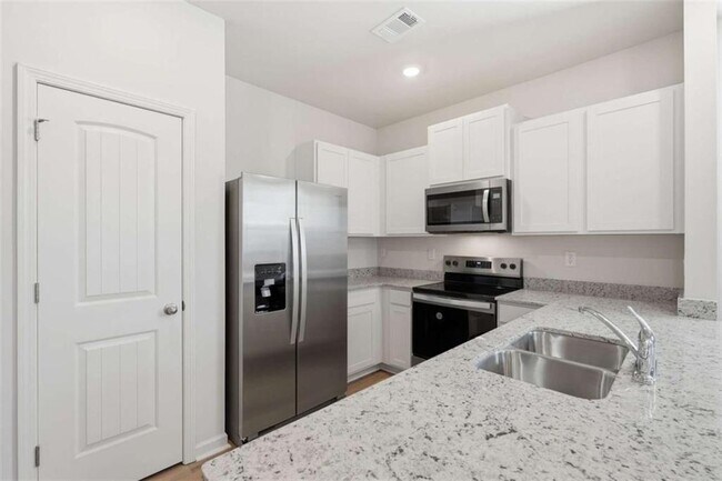 Building Photo - 5971 Skylar Dr