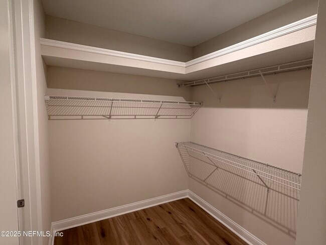 Building Photo - 381 Pelton Pl