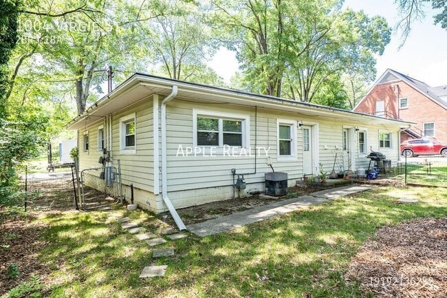 Building Photo - 1004 Virgie St