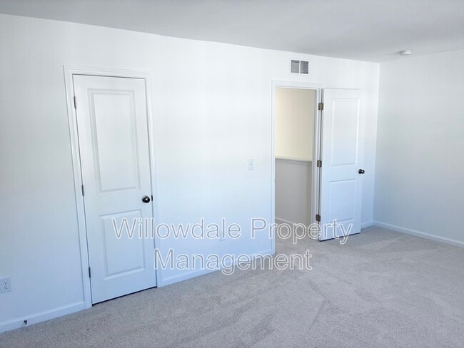 Building Photo - 2300 Oakwood Mdws Ct