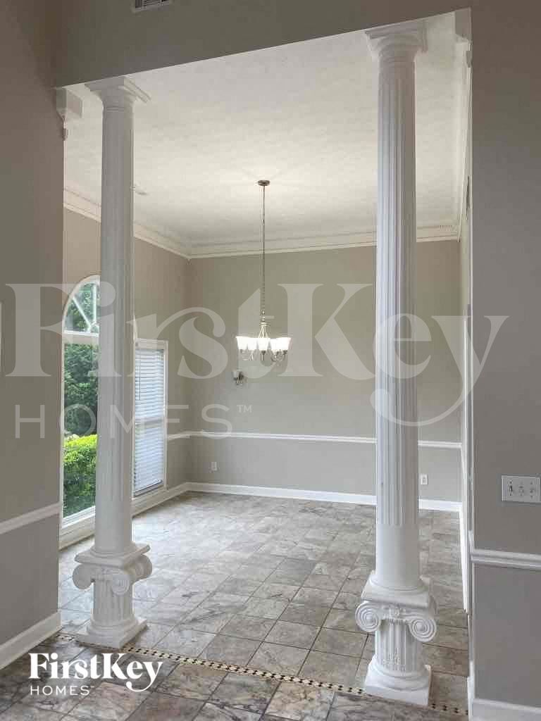 Building Photo - 1020 Forest Hills Dr SE