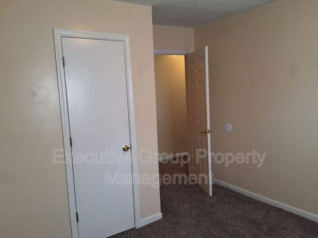Building Photo - 120 Academy Ln