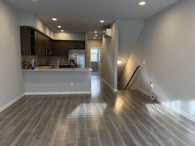 Building Photo - Modern 3BD/3BTH Home for Lease ~ Small Pet Friendly!