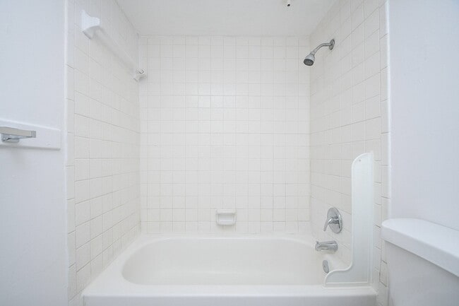 Building Photo - 10603 S Wilcrest Dr