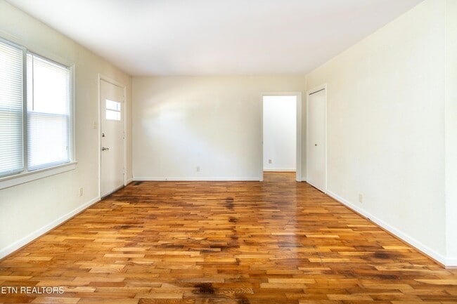 Building Photo - 602 Lookout Ct SE