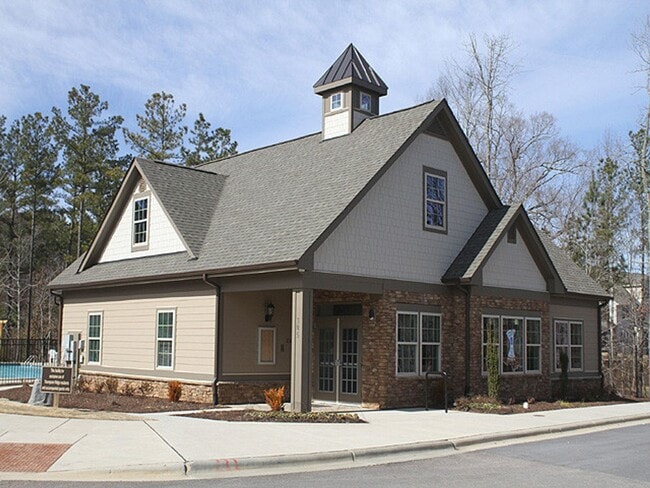 Building Photo - Live in Popular Thompson Ridge near Duke!