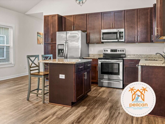 Building Photo - Charming Home in Desirable Pensacola Location