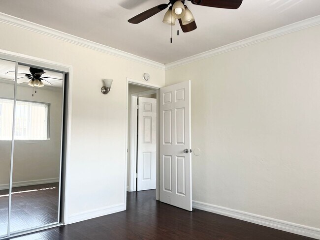 Building Photo - Bright 2 bed 1 bath in Pacific Beach