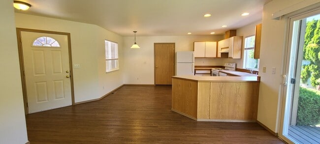 Building Photo - CM#2