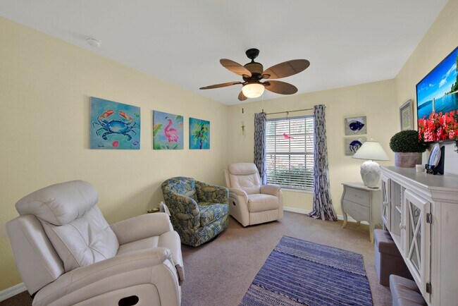 Building Photo - Rarely available Pool villa in Colonial Country Club!