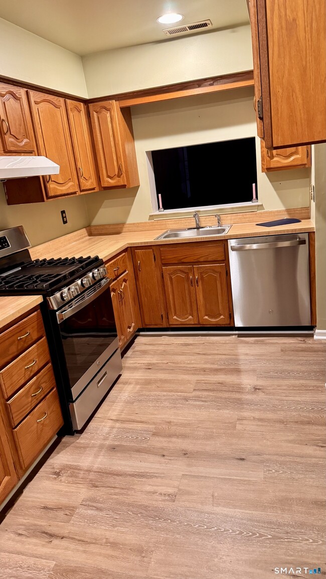 Building Photo - 25 Janet Cir