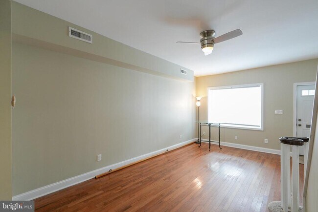 Building Photo - 137 Durfor St