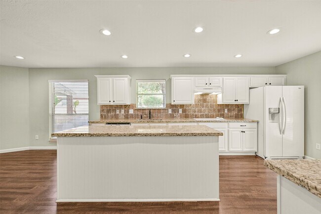 Building Photo - 313 Winding Oak Ln S