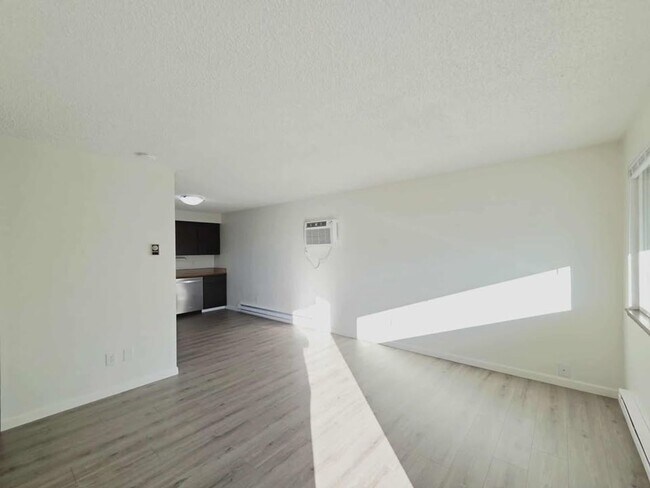 Building Photo - 1037/1039 Eastmont Ave. Duplex