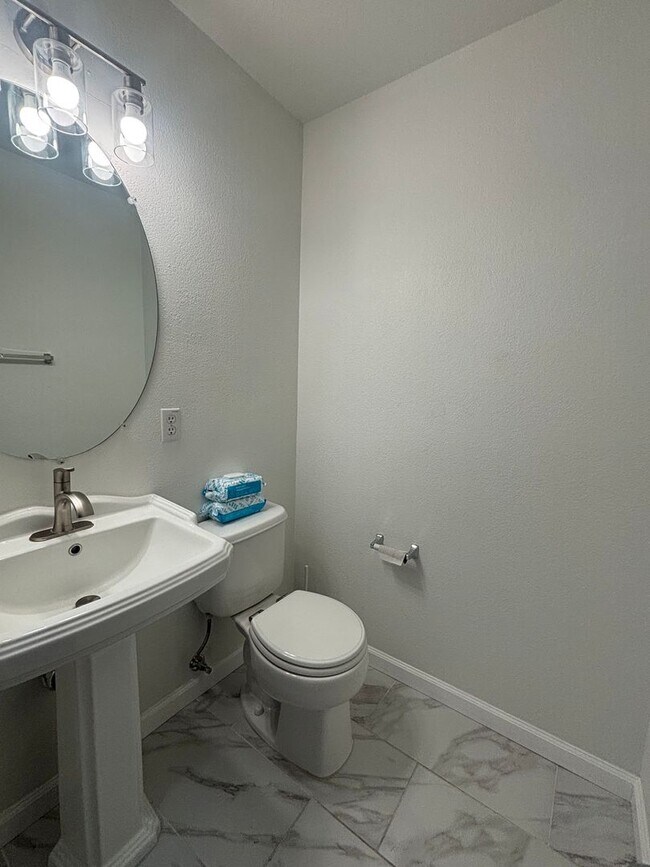 Building Photo - Beautiful 2-Story Home For Rent in Vacaville