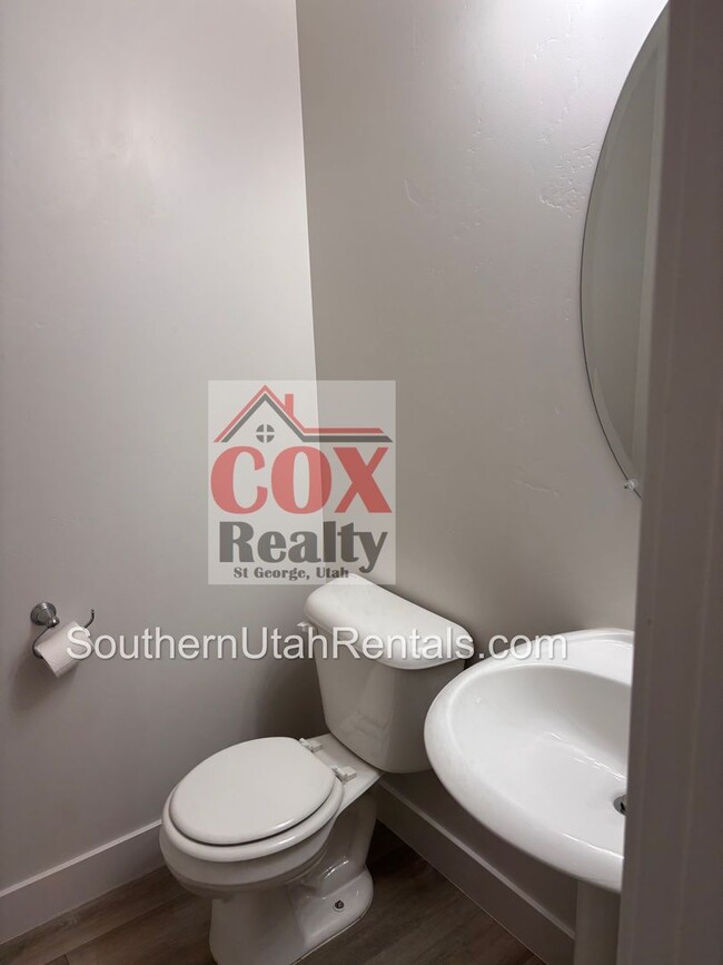 Building Photo - 3 bed / 2.5 bath / 2-car with washer/dryer...