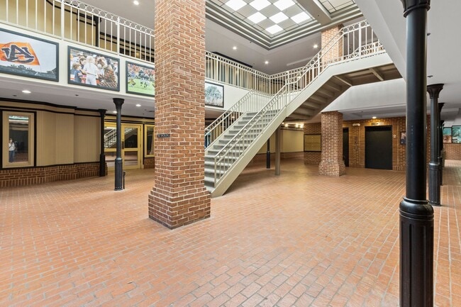 Building Photo - Rare Find! 2 Bedroom 2 Bath Condo at Magnolia Plaza