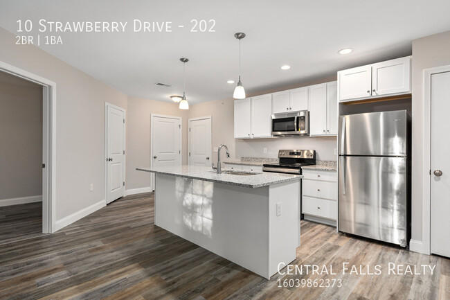 Building Photo - 10 Strawberry Dr