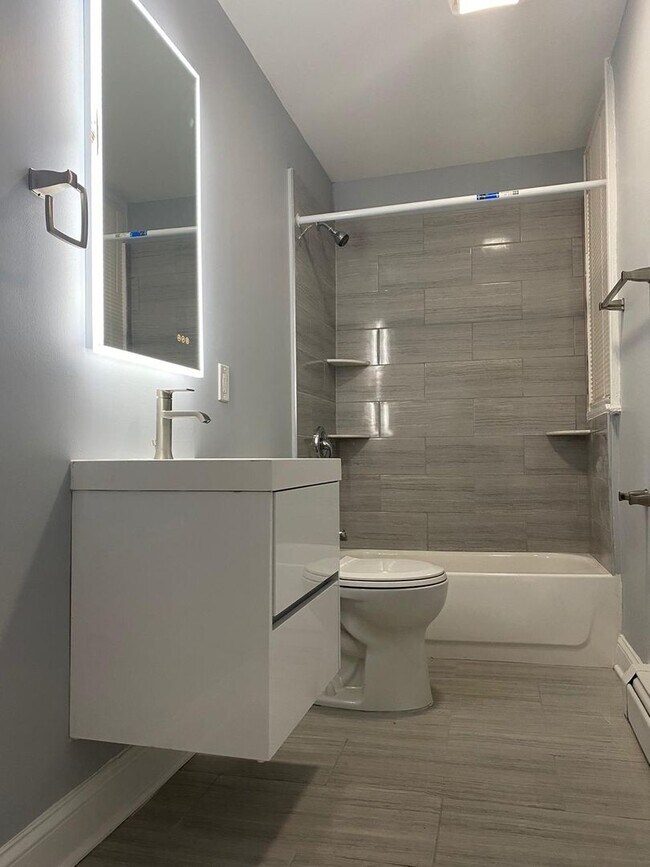 Building Photo - 378 Orchard St