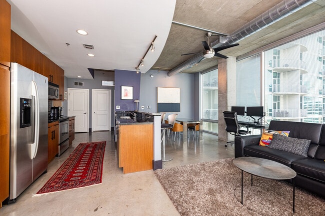 Building Photo - 943 Peachtree St NE