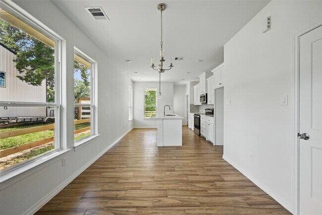 Building Photo - 24644 Cavan St