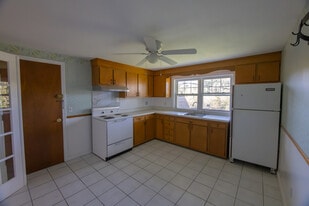 Building Photo - 1 Town House Ln
