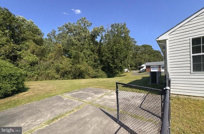 Building Photo - 42802 Higgs Ln