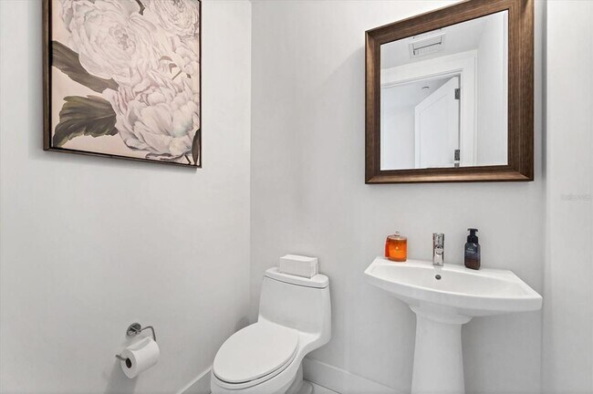 Building Photo - 1155 N Gulfstream Ave