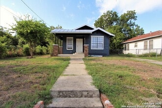 Building Photo - 706 Canton