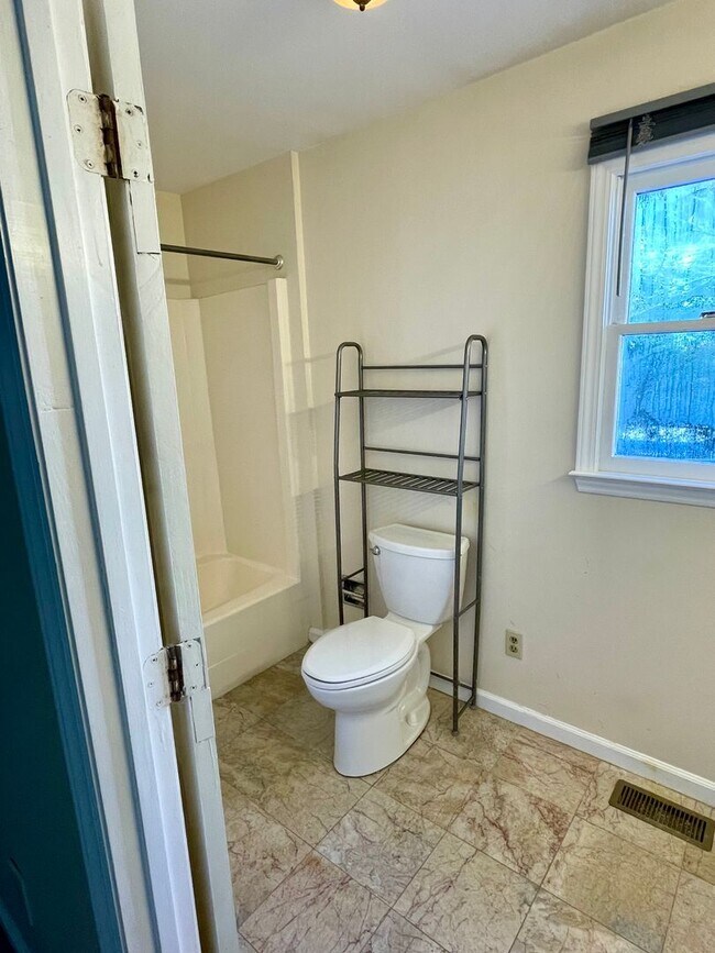 Building Photo - 1153 Delano St