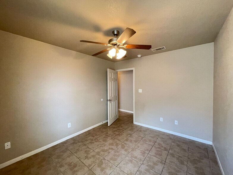 Building Photo - 1204 Powder River Dr