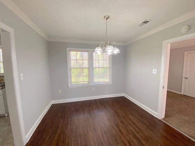 Building Photo - 722 Lydgate Rd