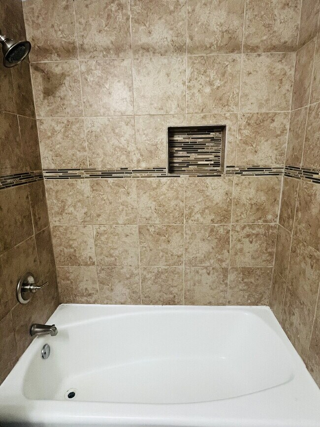 Building Photo - 2 Bedroom Duplex