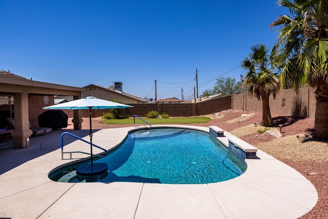 Building Photo - 3161 Newport Dr