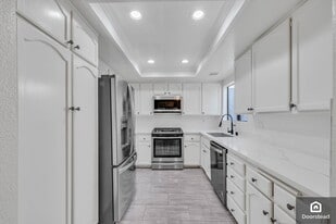 Building Photo - 7239 Balboa Blvd