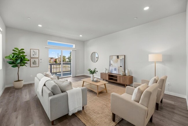 Building Photo - New Luxury Townhomes - Don't Miss Out!