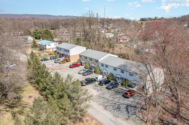 Building Photo - Welcome to our cozy 2-bedroom, 1-bathroom ...