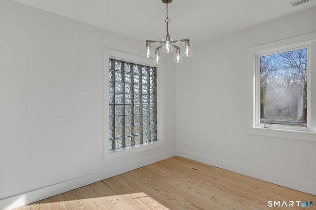 Building Photo - 220 Upper Grassy Hill Rd