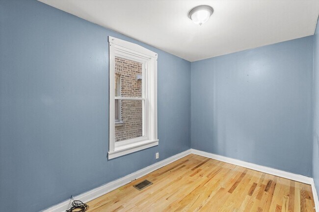 Building Photo - 2246 N Leamington Ave